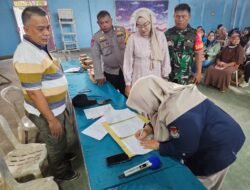 Bhabinkamtibmas Polsek Palaran Aktif Amankan Rapat Pleno Pemilu di Bukuan.
