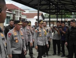 Kapolri Kunjungi Polsek Samarinda Ulu: Apresiasi Bripka Joko Hadi sebagai Penggali Kubur Berjiwa Sosial.