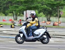 Tetap Update dan Terkoneksi Saat di Jalan dengan RoadSync Duo pada Honda CUV e:
