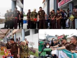 Kajati Kaltim Resmikan Bazar Murah Ramadan, Sediakan 400 Paket Sembako untuk Masyarakat.