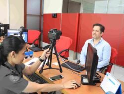 Perketat Pengawasan WNA, Ditjen Imigrasi Wajibkan Foto dan Wawancara di Kantor Imigrasi untuk Perpanjangan Izin Tinggal.