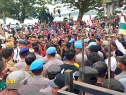 Persatuan Warga Dayak se-kalimantan Geruduk Mapolres Kukar, Desak Cabut Izin PT BDAM dan Akhiri Kriminalisasi.