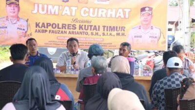 Polres Kutim Gelar Jumat Curhat di Kenyamukan, Warga Pesisir Keluhkan Cuaca Ekstrem dan Keamanan Laut.