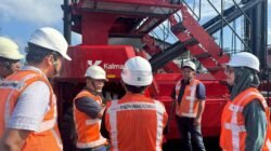 Dorong Efisiensi Logistik, KKT Operasikan Side Loader untuk Tangani Petikemas Kosong