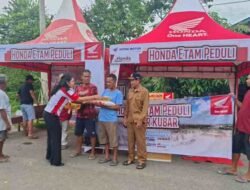 Astra Motor Kalimantan Timur 2 Serahkan Bantuan Korban Terdampak Banjir Kubar