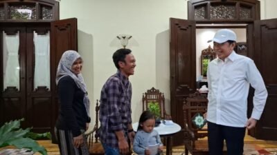 Silaturahmi ke Kediaman Jokowi, Ketua DPC PSI Samarinda Utara Bawa Pesan ‘Rakyat Nomor Satu’.